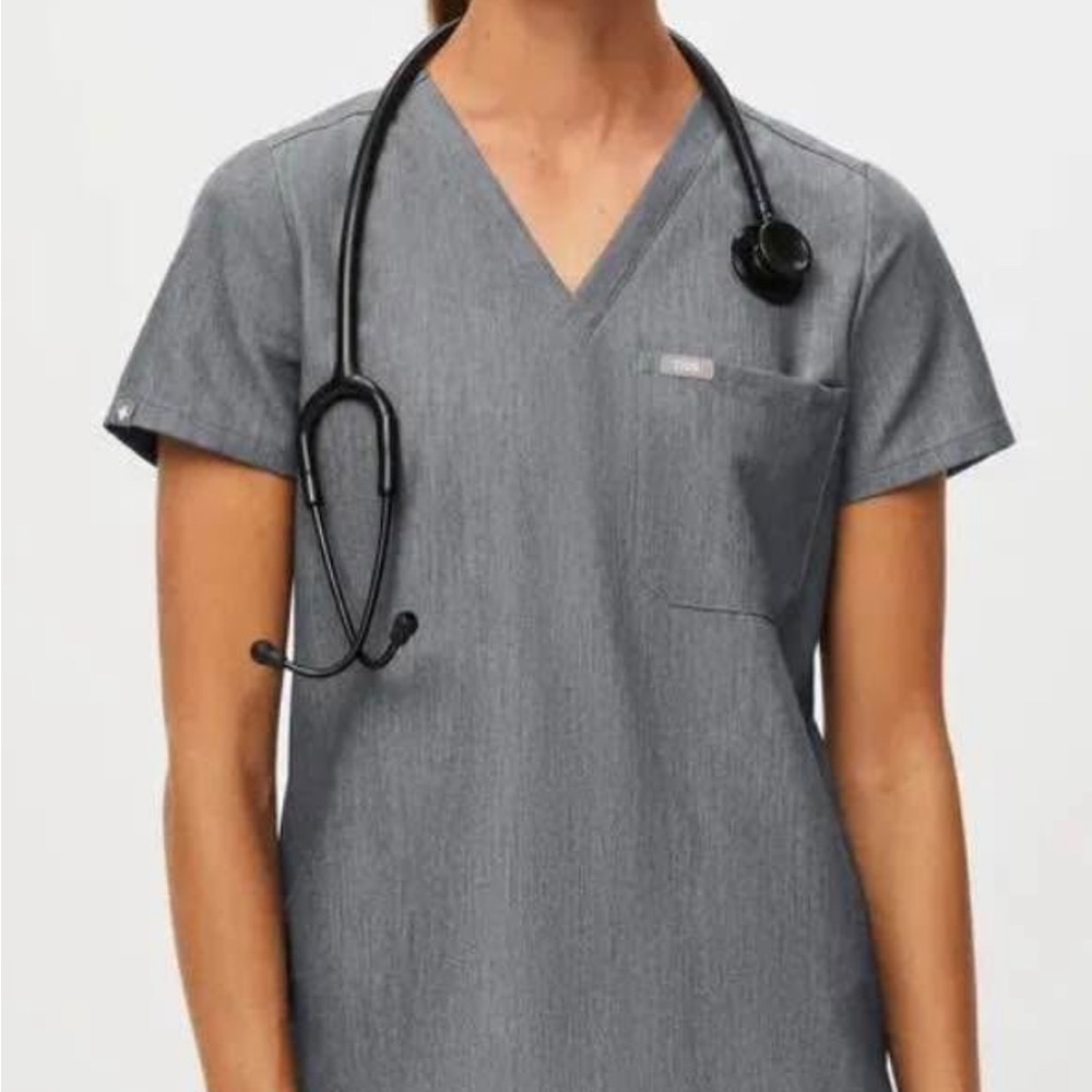 Catarina One-Pocket Scrub Top™